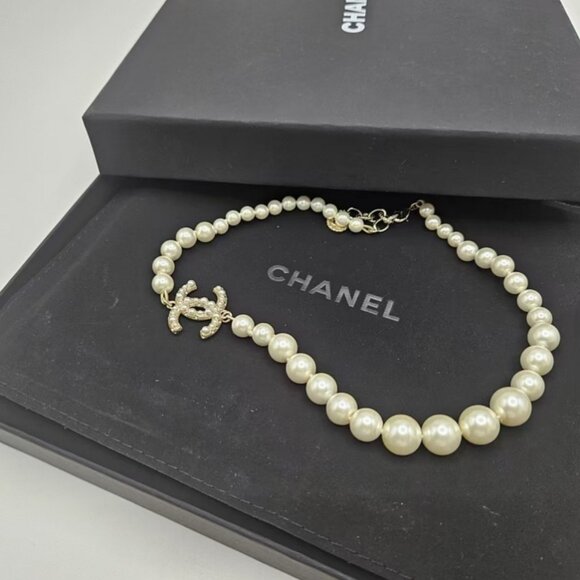 Vibrant Chanel Double Pearl Necklace - Picture 2 of 6